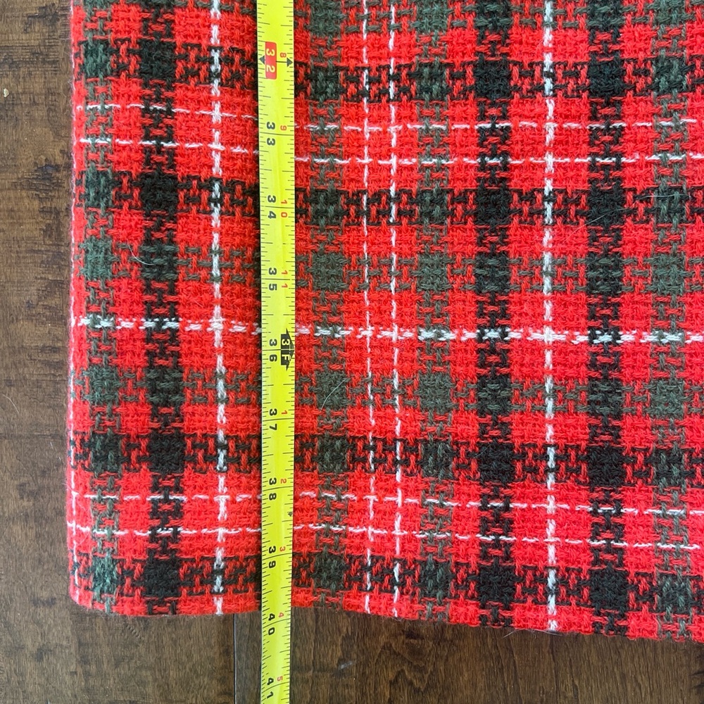 Adorable vintage red plaid wool midi dress with 3/4 sleeves, zipper back. - Picture 4 of 7